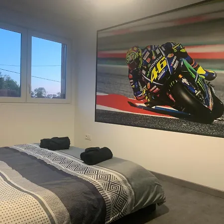 Lonora Paddock Crehange