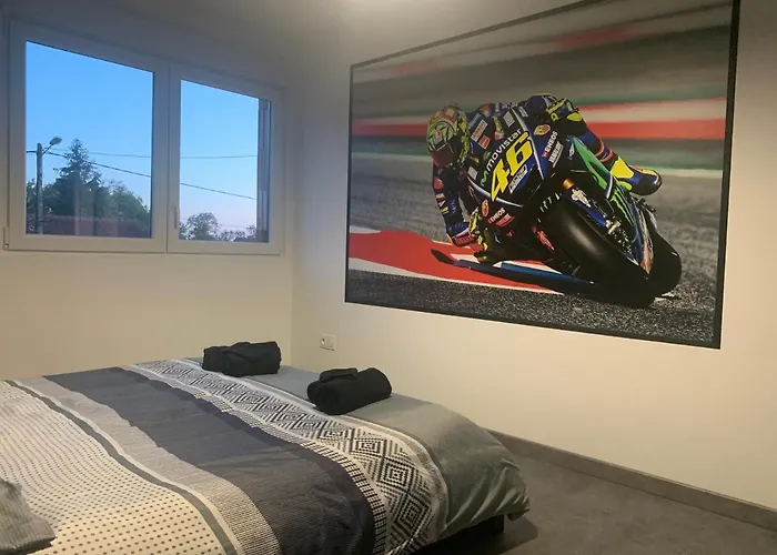 Lonora Paddock Crehange